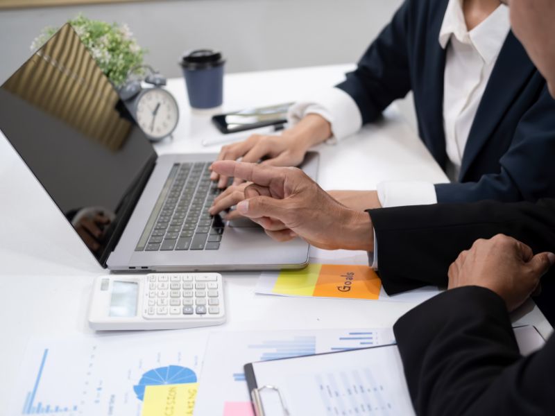 Tham gia thực hành và thực tập tại doanh nghiệp là cơ hội để sinh viên được áp dụng kiến thức đã học vào thực tế