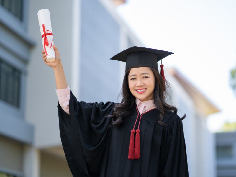 Cử nhân Công nghệ thông tin là những người đã hoàn thành chương trình bậc đại học