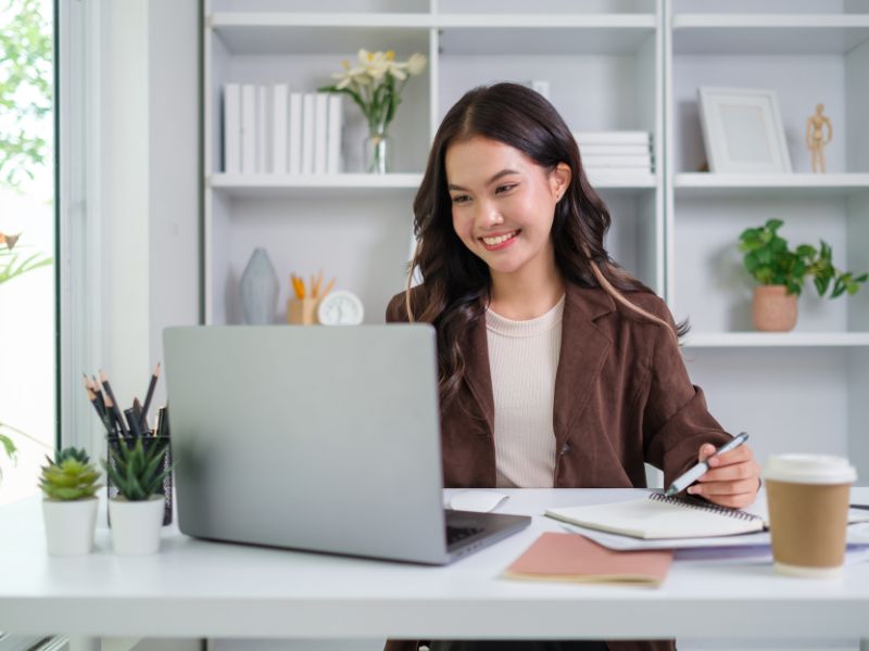 Nên học Quản trị Kinh doanh hay Kinh doanh quốc tế?