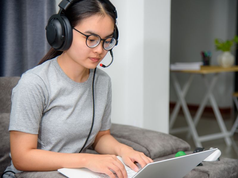 Với những ai đã đi làm, việc chọn ngành đại học từ xa cần gắn với mục tiêu nghề nghiệp