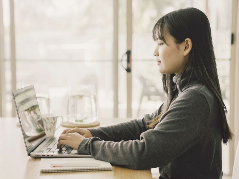 Đại học từ xa phù hợp với những ai cần sự linh hoạt về thời gian và địa điểm học tập