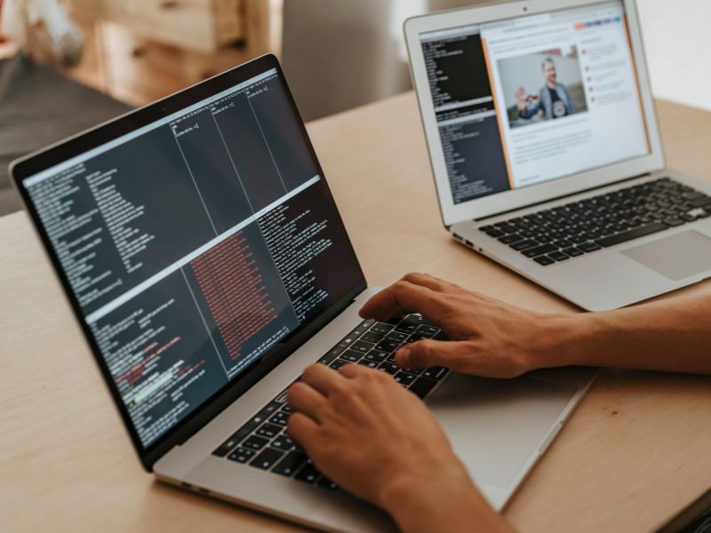 Học Công nghệ thông tin cần giỏi tiếng Anh không? Không giỏi tiếng Anh bạn vẫn có thể học Công nghệ thông tin nhưng sẽ gặp nhiều khó khăn