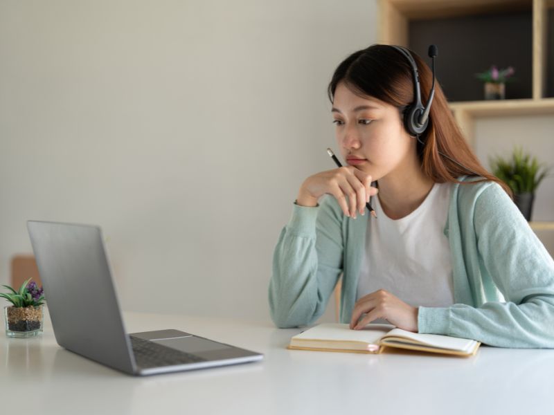 Học đại học từ xa cho người đi làm - Những ngành nghề phù hợp