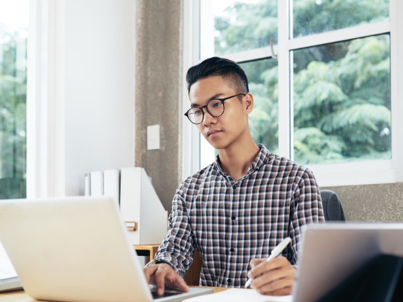 Học CNTT từ xa phù hợp với những người có khả năng tự học tốt, bận rộn với công việc, ở xa trung tâm nên không thể theo học chính quy Học CNTT từ xa phù hợp với những người có khả năng tự học tốt, bận rộn với công việc, ở xa trung tâm nên không thể theo học chính quy