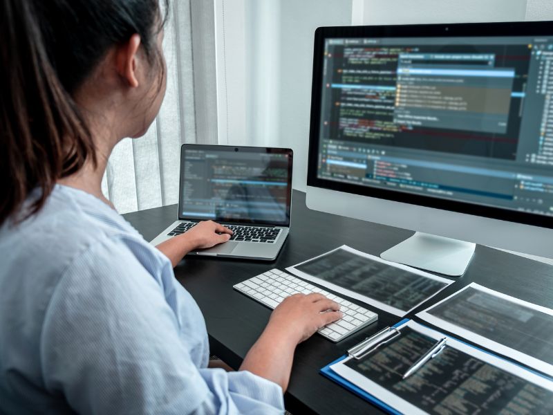 Mức thu nhập phụ thuộc vào chuyên môn và kinh nghiệm, không phân biệt giới tính