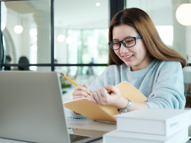 Tận dụng tối đa các nền tảng học trực tuyến và chủ động tương tác trong quá trình học