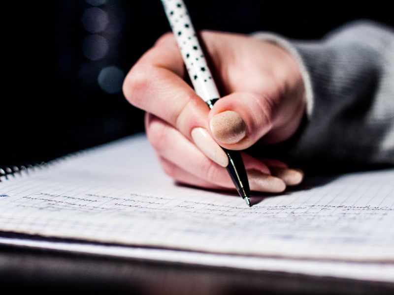 Tại sao không nên học ngành Ngôn ngữ Anh? Góc nhìn thực tế từ sinh viên và người trong nghề