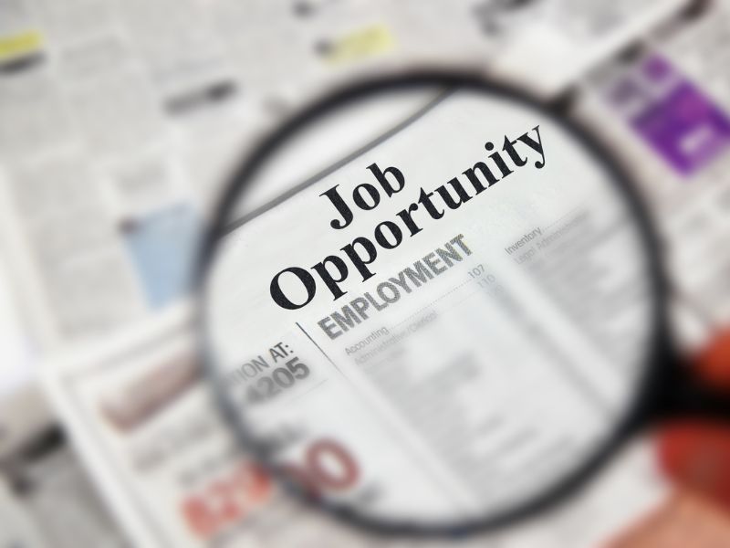 Người học hệ từ xa hoàn toàn có thể tiếp tục học lên, thi công chức hoặc ứng tuyển các vị trí công việc