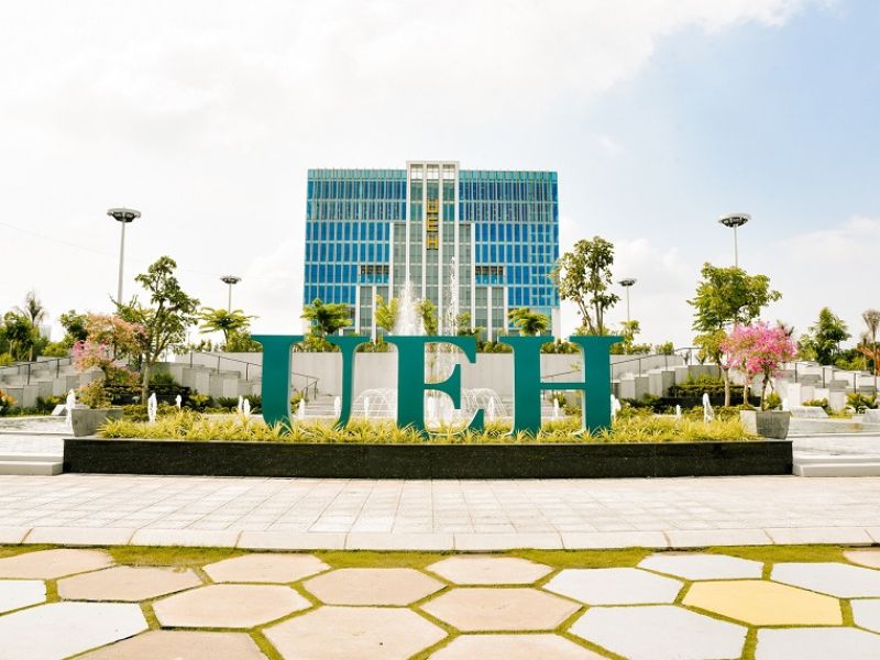 UEH - Top đầu các trường đào tạo Quản trị Kinh doanh ở TPHCM