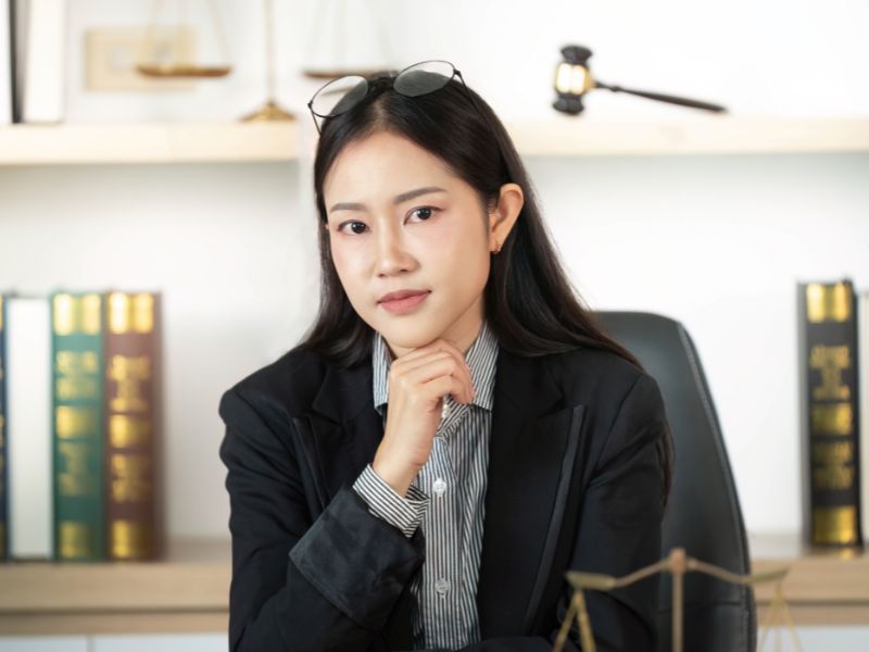 Con gái có nên học Luật không? Cơ hội và thách thức