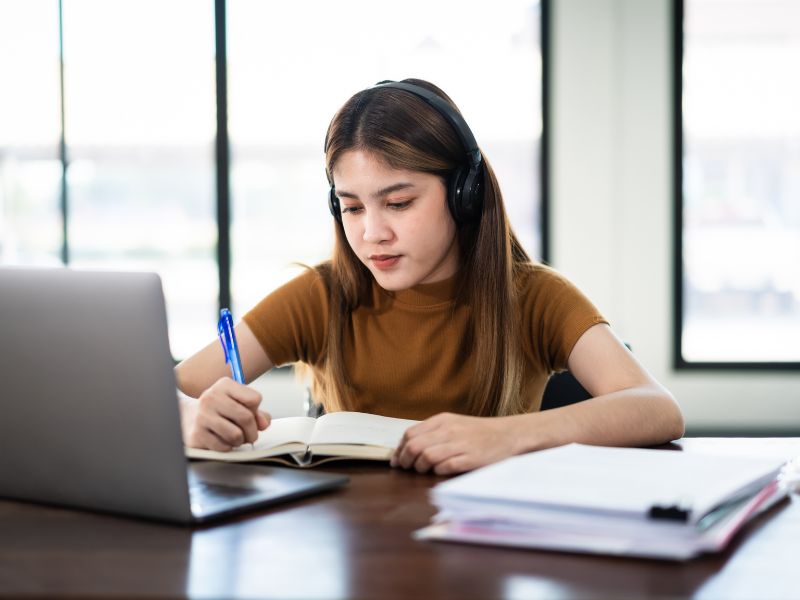 Học đại học từ xa CNTT cho người đi làm là lựa chọn rất đáng cân nhắc Học đại học từ xa CNTT cho người đi làm là lựa chọn rất đáng cân nhắc