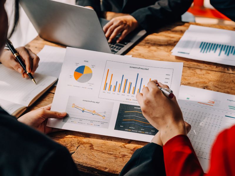 Chuyên ngành Quản trị kinh doanh tổng hợp cung cấp nền tảng toàn diện về tất cả các khía cạnh của hoạt động kinh doanh Quản trị Kinh doanh có những ngành nào? Chuyên ngành Quản trị kinh doanh tổng hợp cung cấp nền tảng toàn diện về tất cả các khía cạnh của hoạt động kinh doanh