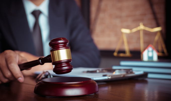 Học luật online có hiệu quả không? Giải đáp thực tế