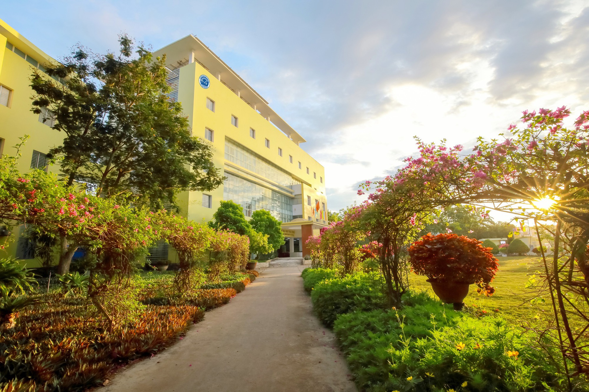 nang-cap-bang-dai-hoc-tu-xa-luat-1