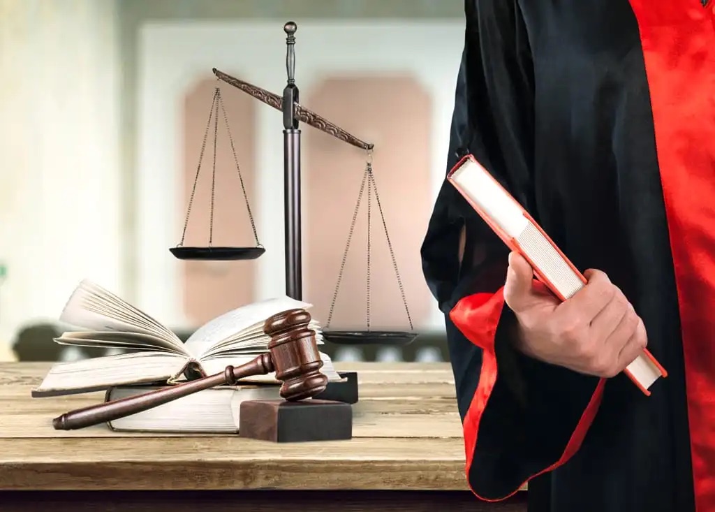 So sánh đại học từ xa Luật và chính quy: Lựa chọn nào tối ưu cho tương lai?