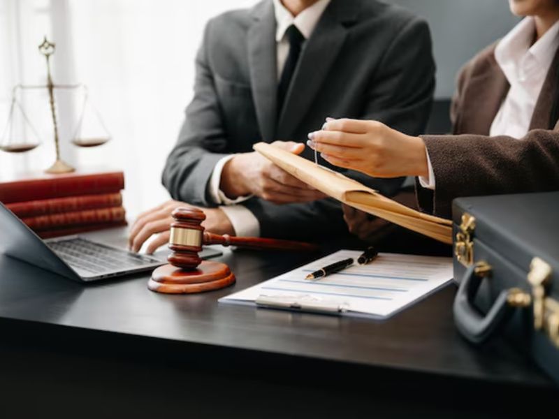 Hồ sơ xét tuyển đại học từ xa ngành Luật gồm những gì?