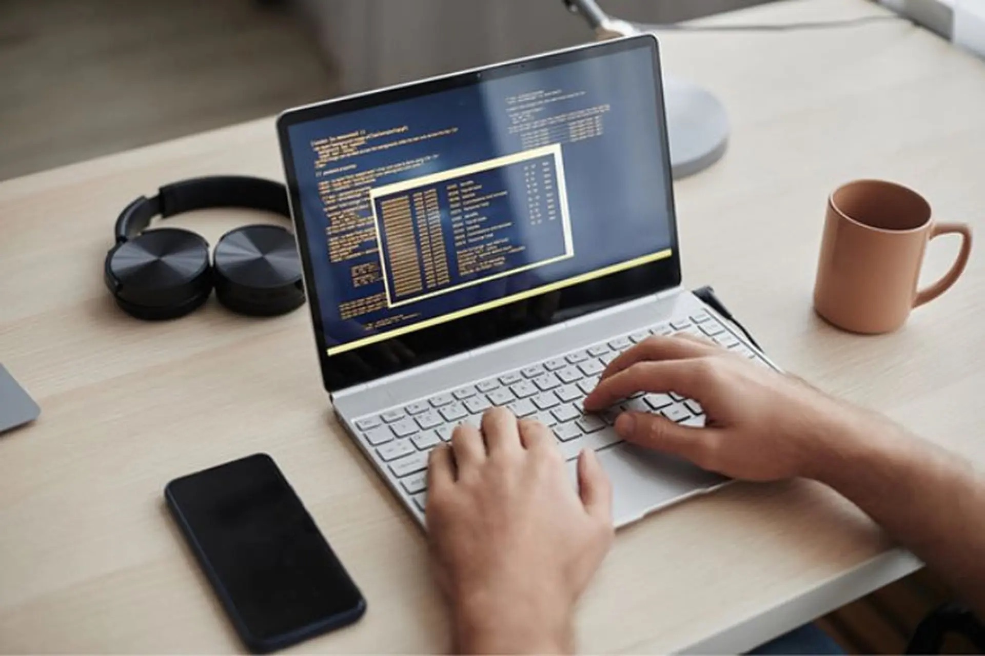 Thời gian học đại học từ xa Luật mất bao lâu? Lộ trình tối ưu 2026