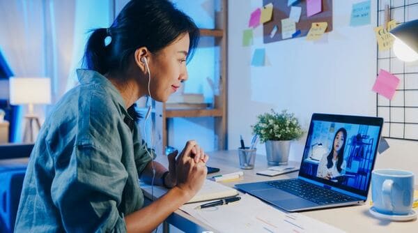 Đại Học Từ Xa Ngành Ngôn Ngữ Anh 2026 – Linh Hoạt, Uy Tín