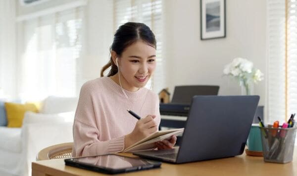 7 Lợi Ích Học Đại Học Từ Xa Ngôn Ngữ Anh Không Nên Bỏ Lỡ!