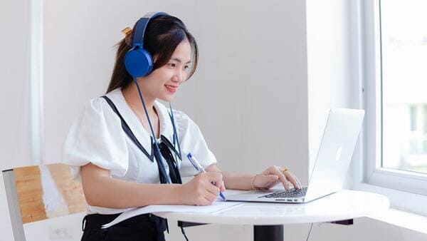 so-sanh-dai-hoc-tu-xa-ngon-ngu-anh-va-chinh-quy-16