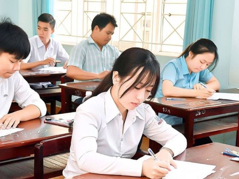 hoc-dai-hoc-tu-xa-qtkd-co-can-len-truong-4