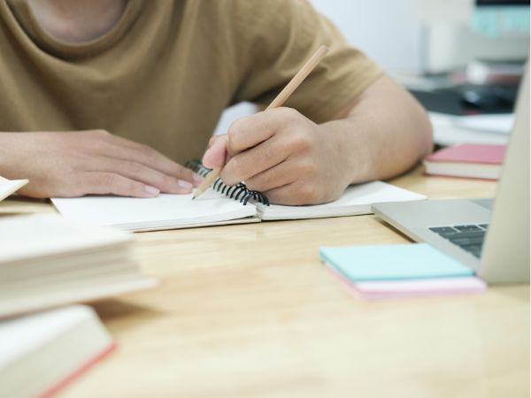 so-sanh-dai-hoc-tu-xa-quan-tri-kinh-doanh-va-chinh-quy-2