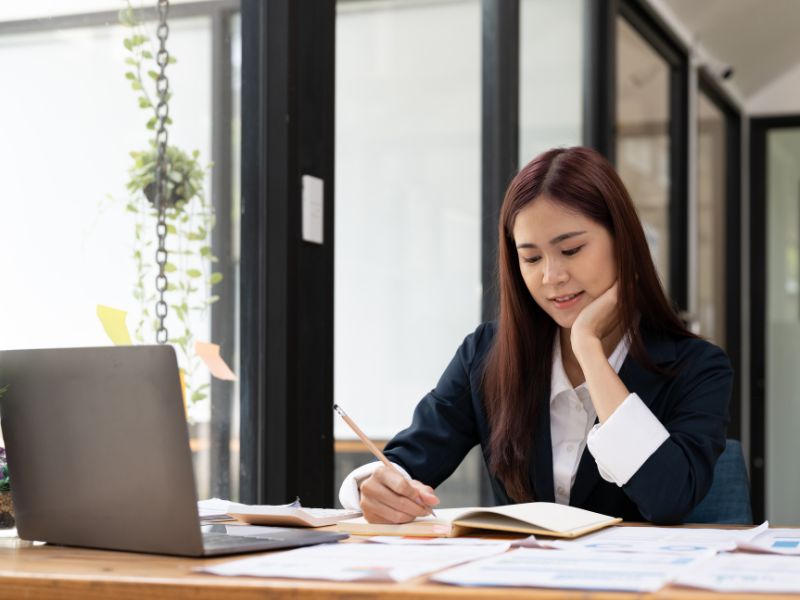 Vì sao nên học đại học từ xa QTKD? 9 lý do thực tế cho người đi làm năm 2026