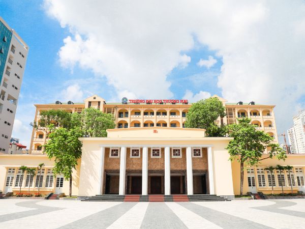 hoc-thuong-mai-dien-tu-o-dau-2