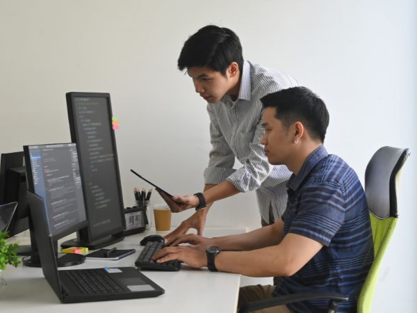 lo-trinh-tu-lap-trinh-vien-len-project-manager-2