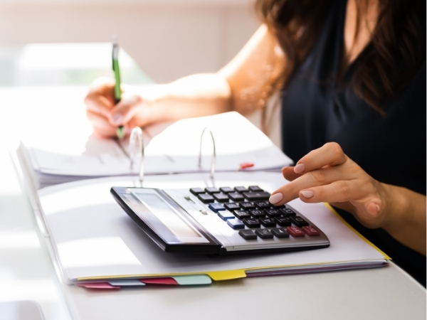 Phân tích chi tiết vai trò của kế toán trong doanh nghiệp