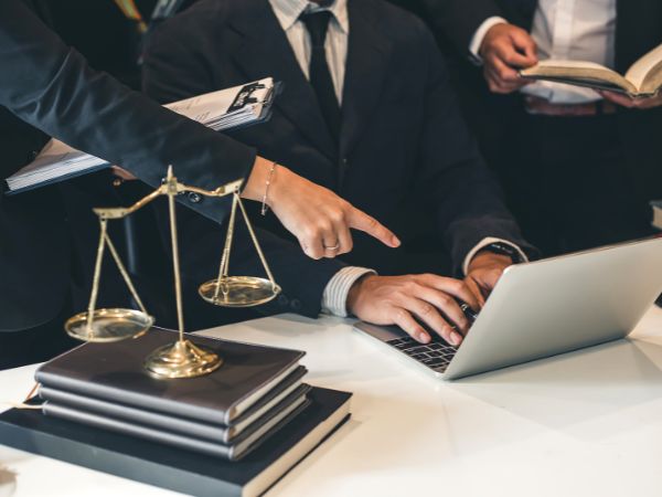 dieu-kien-tro-thanh-luat-su-sau-khi-tot-nghiep-nganh-luat-2